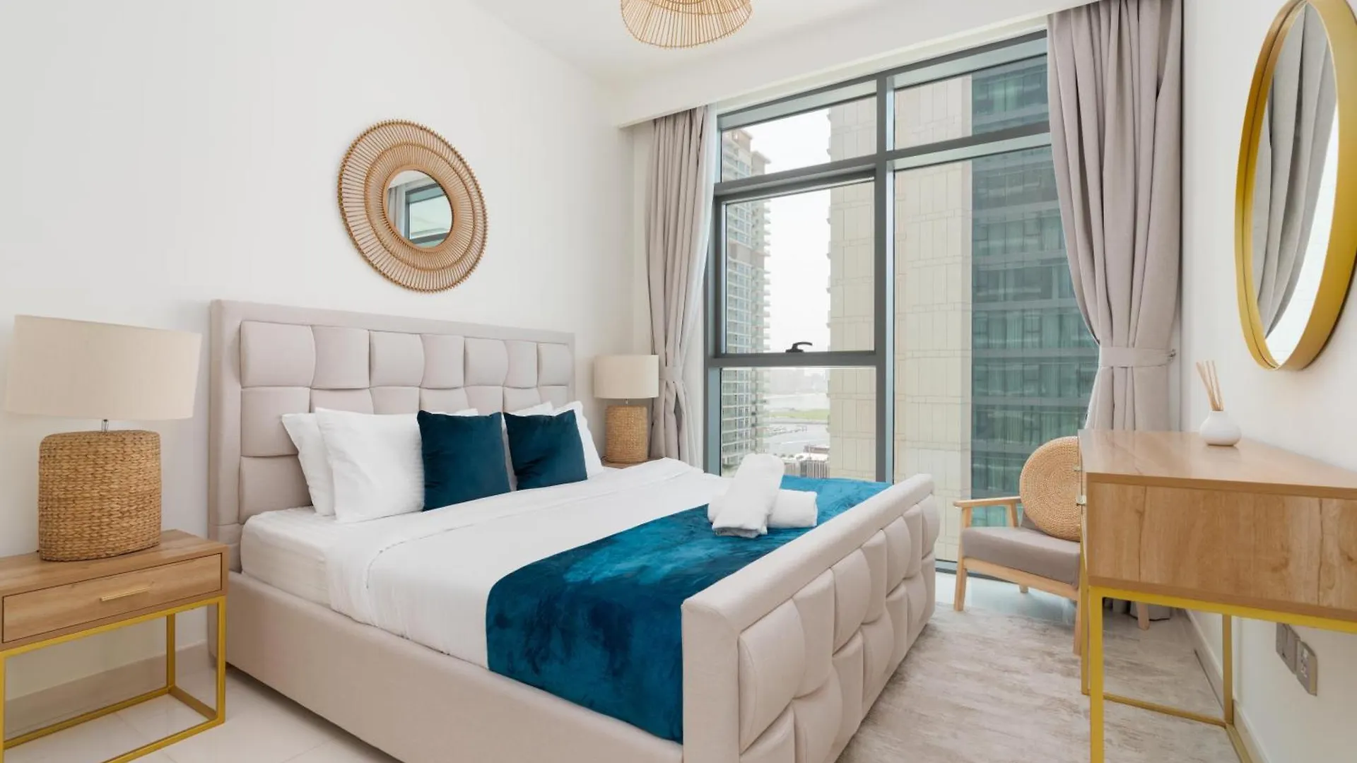 Beach Vista 2 - Beachfront Stunning - Full Sea Views Dubai 0*,  United Arab Emirates