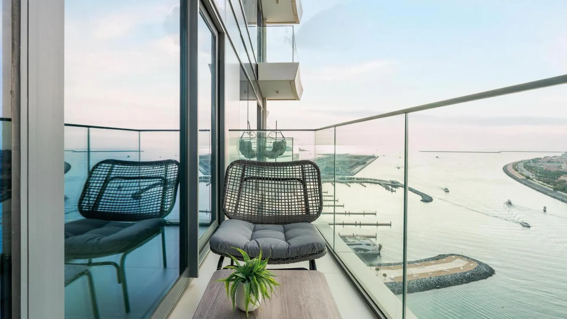 Apartment Beach Vista 2 - Beachfront Stunning - Full Sea Views Dubai