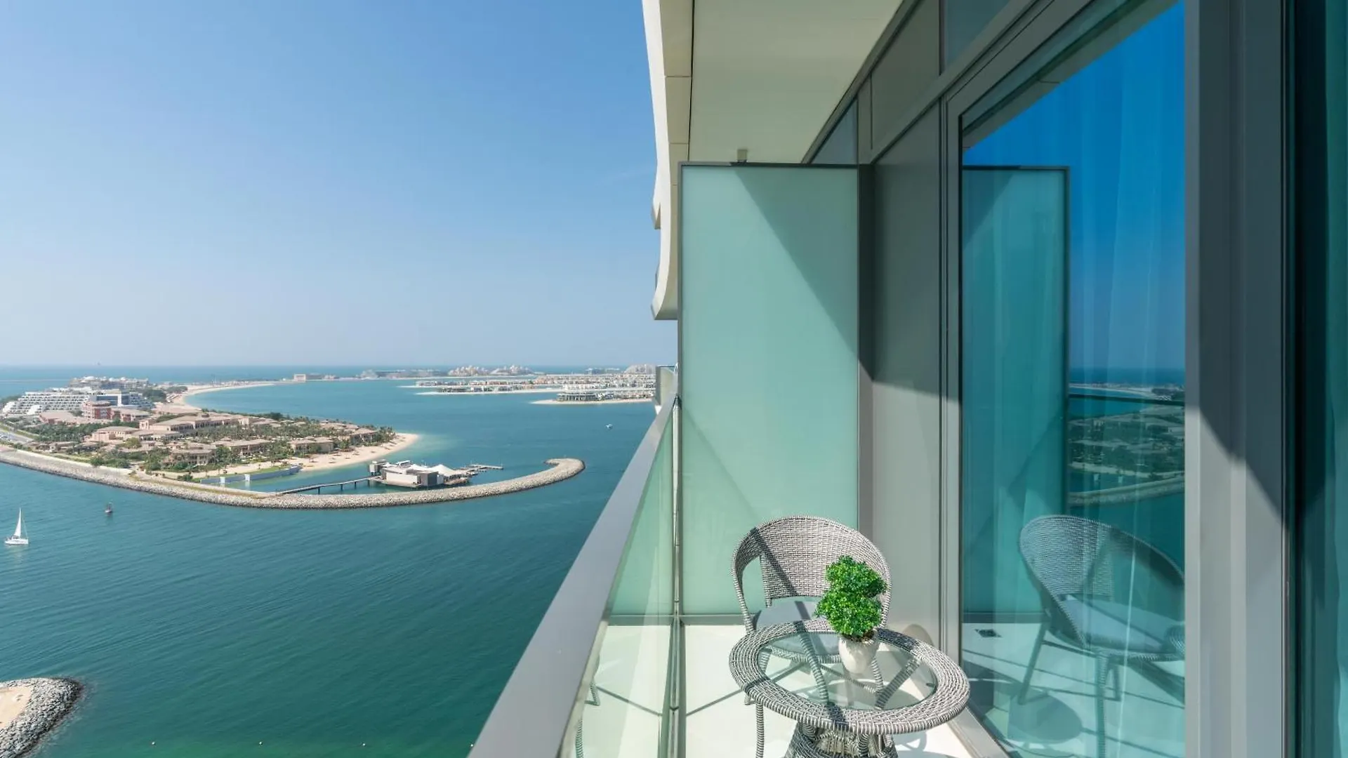 Beach Vista 2 - Beachfront Stunning - Full Sea Views Dubai 0*,  United Arab Emirates