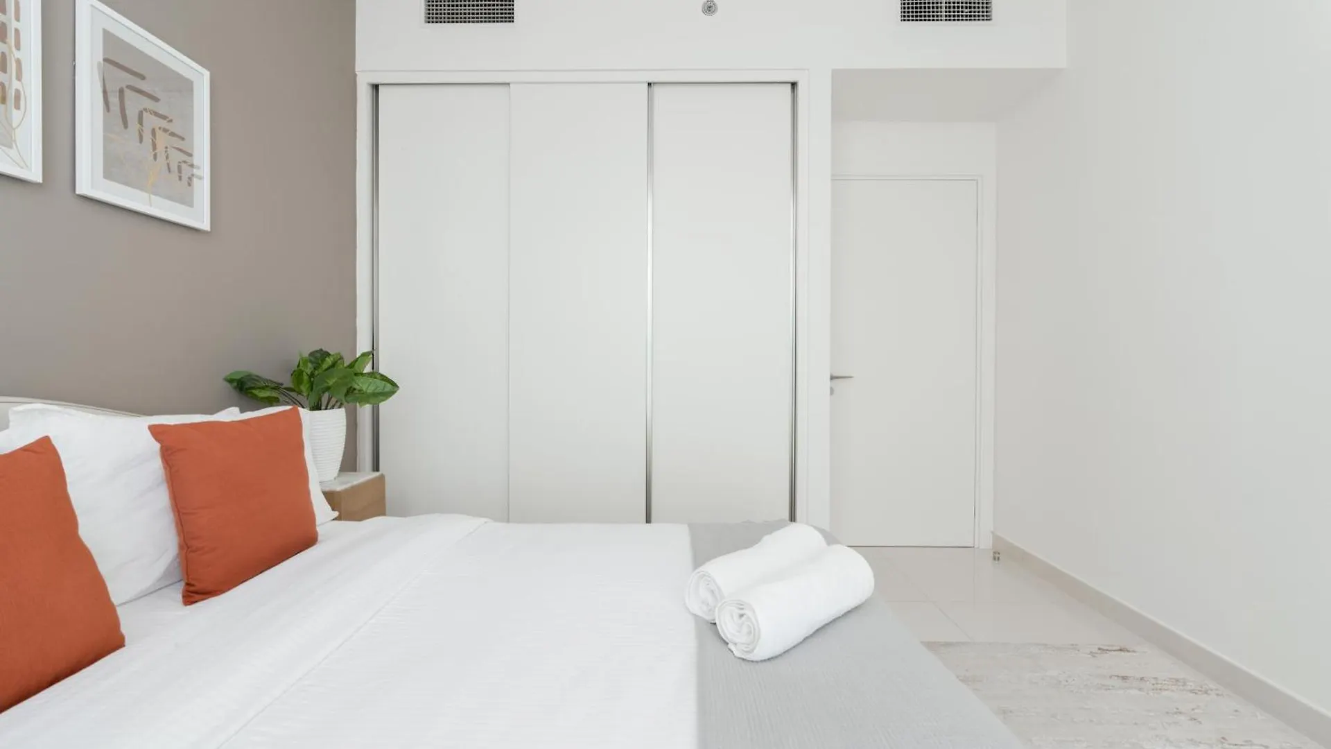 Apartment Beach Vista 2 - Beachfront Stunning - Full Sea Views Dubai