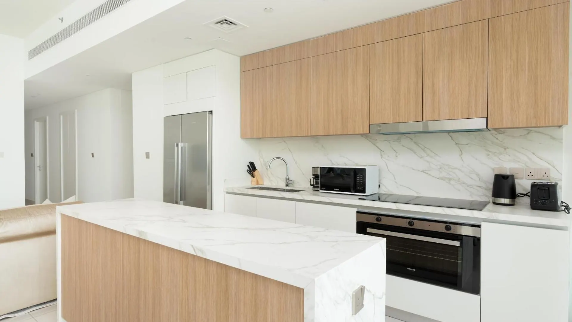 Beach Vista 2 - Beachfront Stunning - Full Sea Views Dubai Apartment
