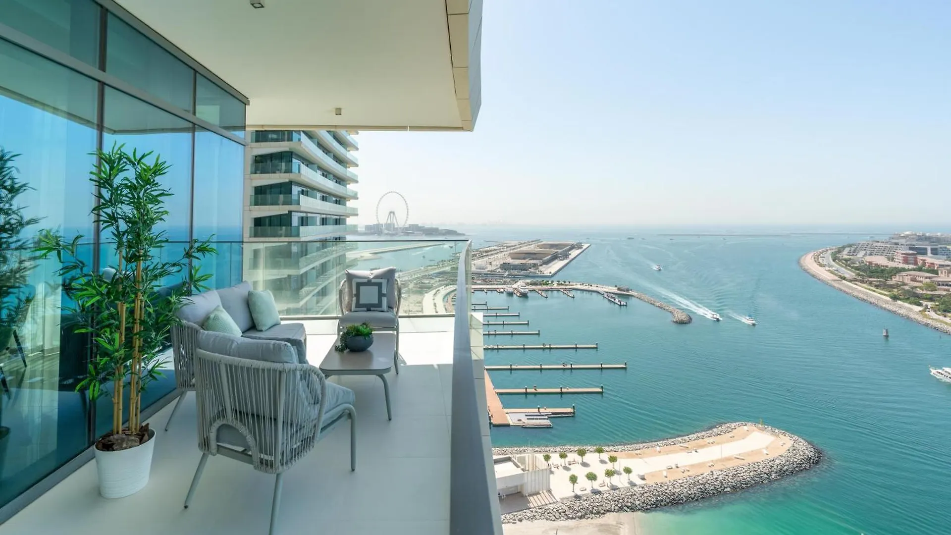 Beach Vista 2 - Beachfront Stunning - Full Sea Views Dubai
