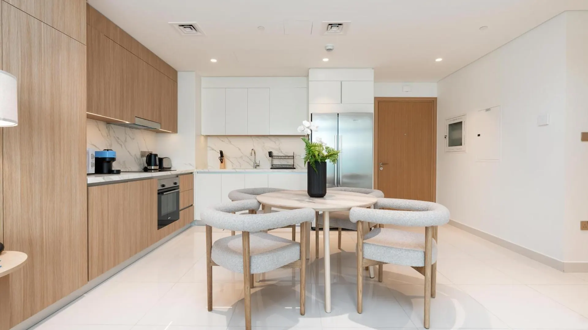 Beach Vista 2 - Beachfront Stunning - Full Sea Views Dubai Apartment