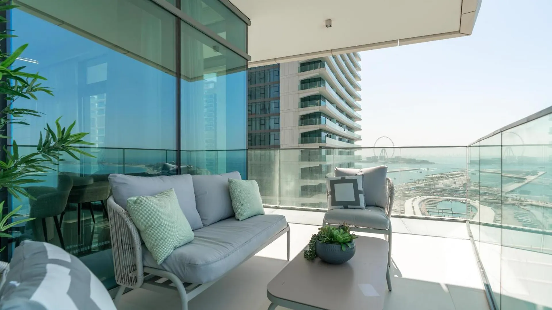 Apartment Beach Vista 2 - Beachfront Stunning - Full Sea Views Dubai