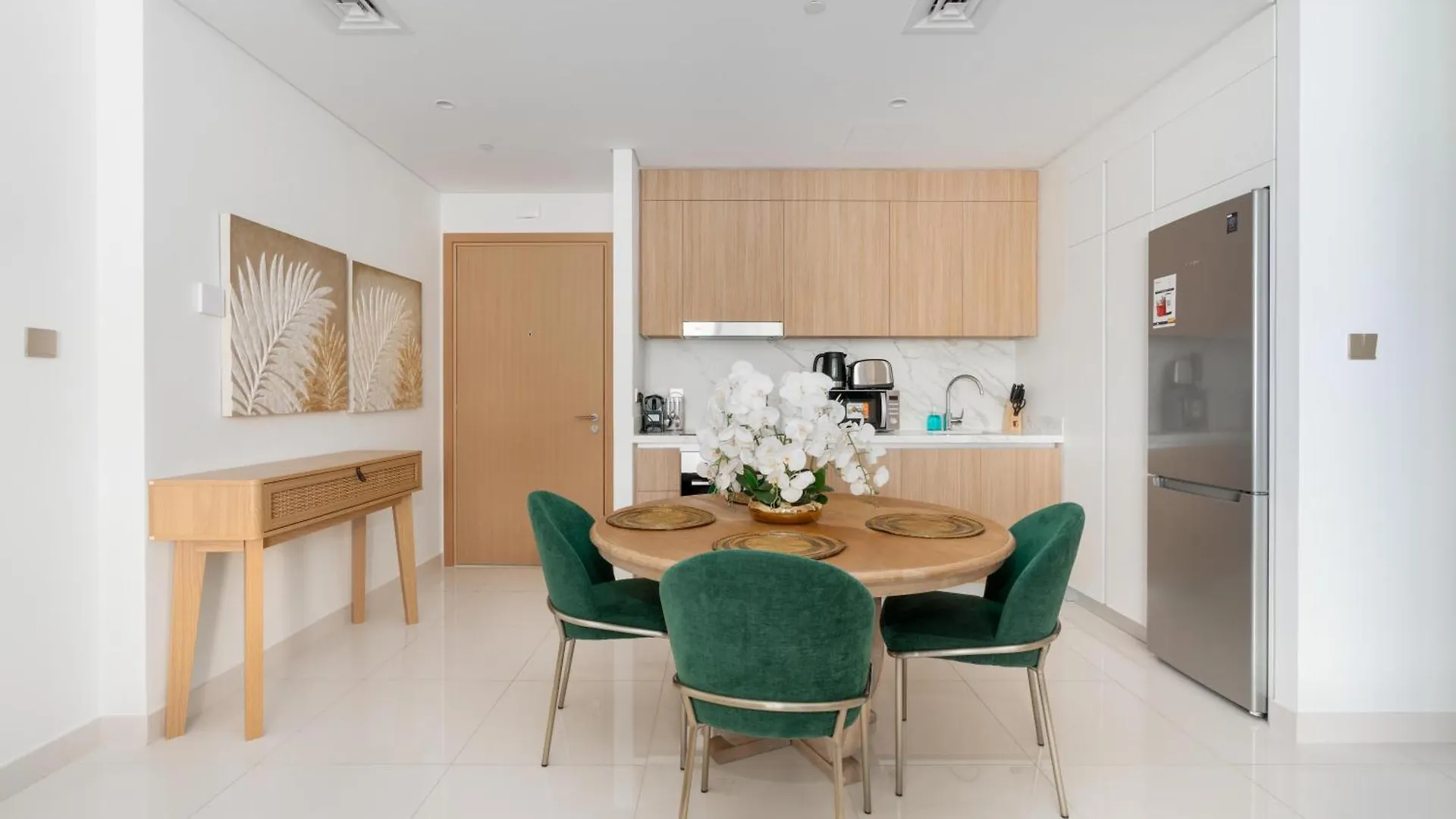 Beach Vista 2 - Beachfront Stunning - Full Sea Views Dubai