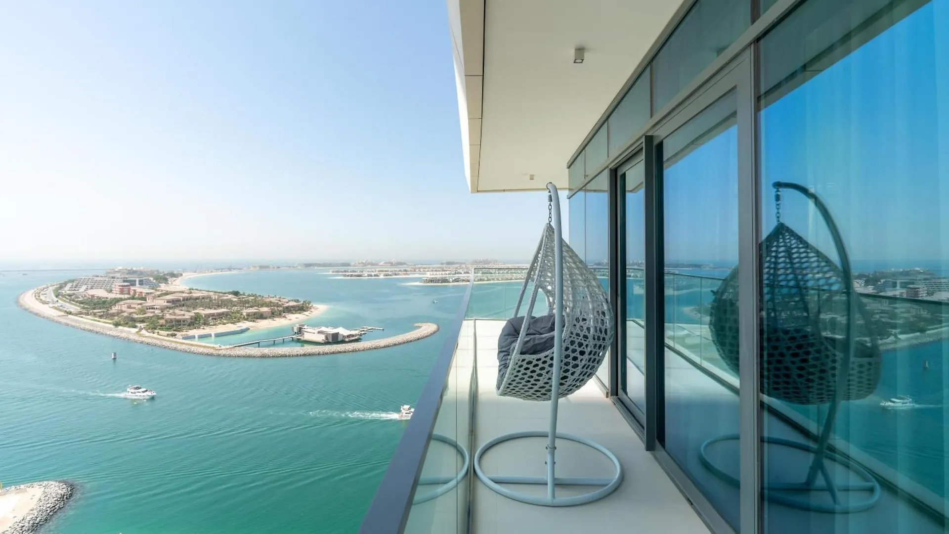 Beach Vista 2 - Beachfront Stunning - Full Sea Views Dubai