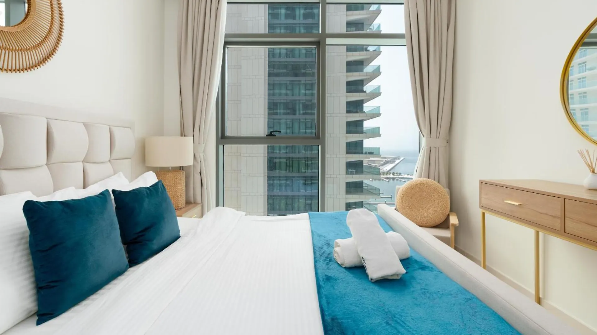 Beach Vista 2 - Beachfront Stunning - Full Sea Views Dubai 0*,