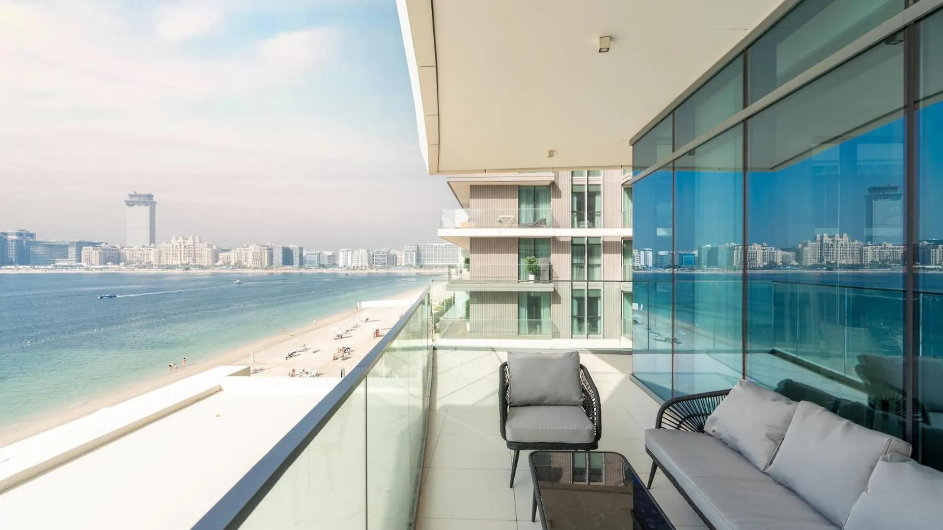 Beach Vista 2 - Beachfront Stunning - Full Sea Views Dubai 0*,