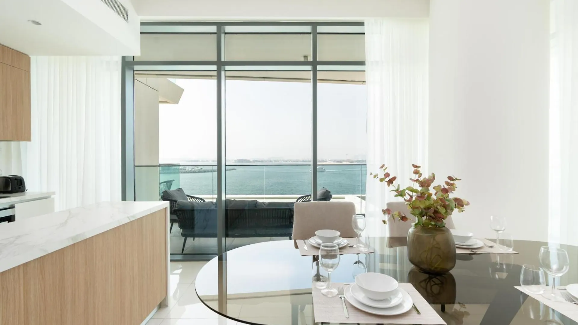 Beach Vista 2 - Beachfront Stunning - Full Sea Views Dubai 0*,  United Arab Emirates