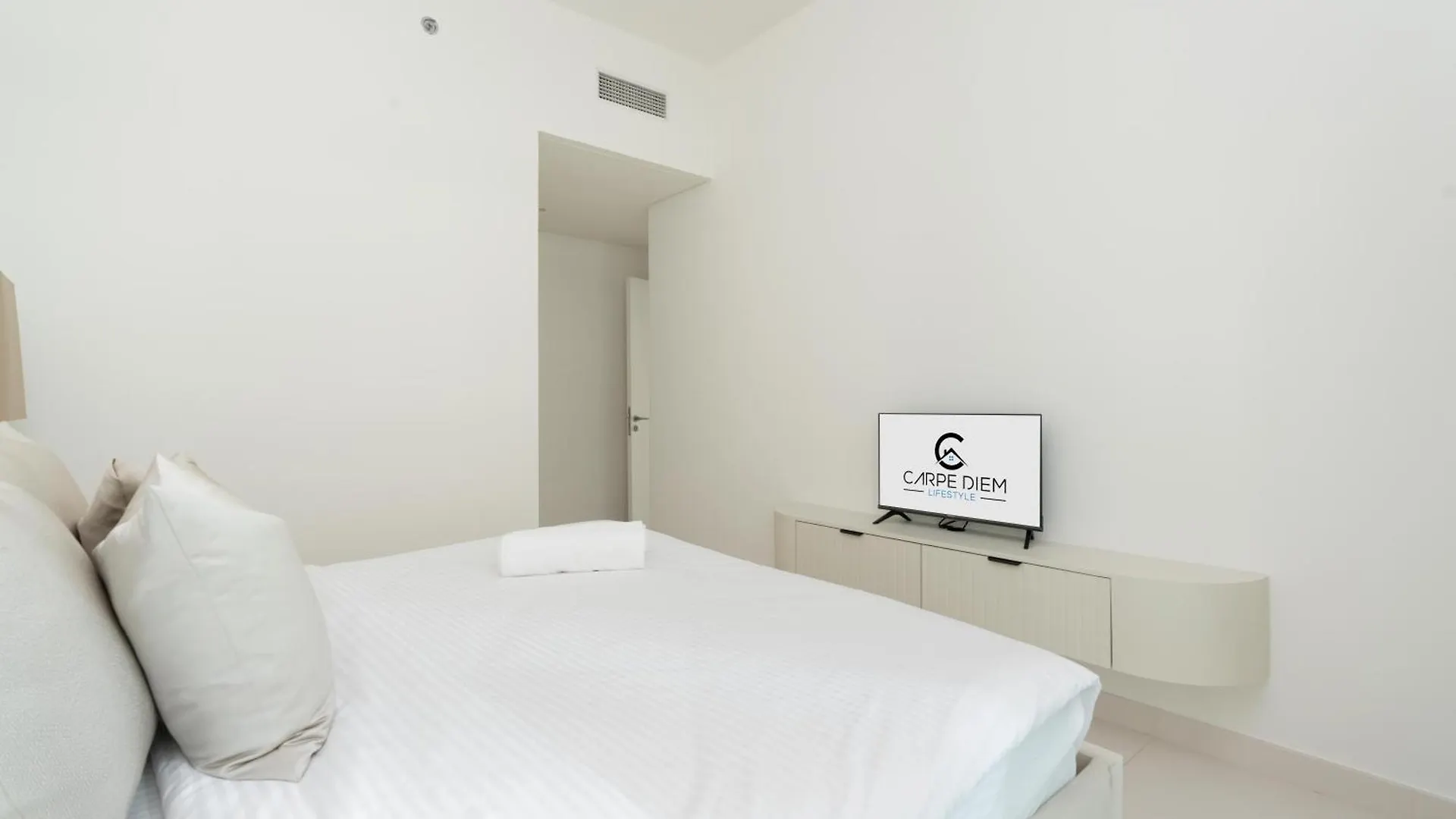 Beach Vista 2 - Beachfront Stunning - Full Sea Views Dubai