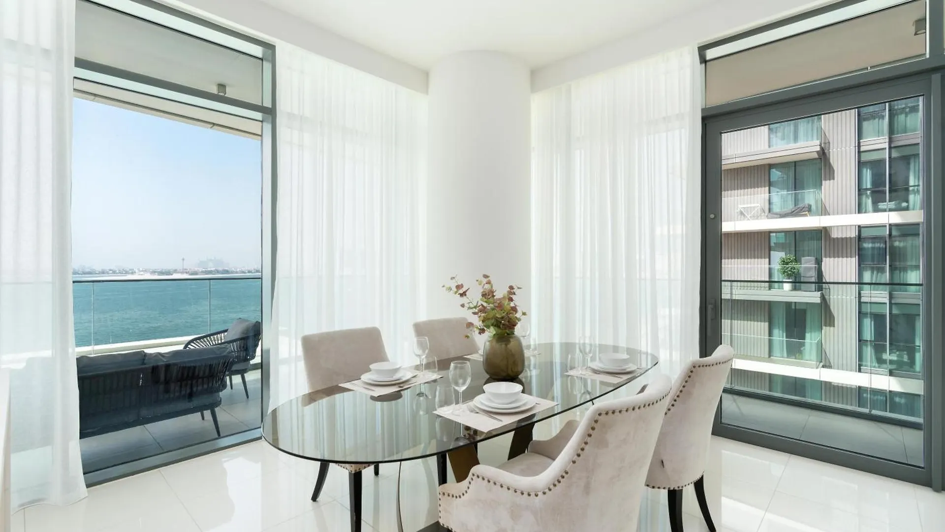 Beach Vista 2 - Beachfront Stunning - Full Sea Views Dubai 0*,