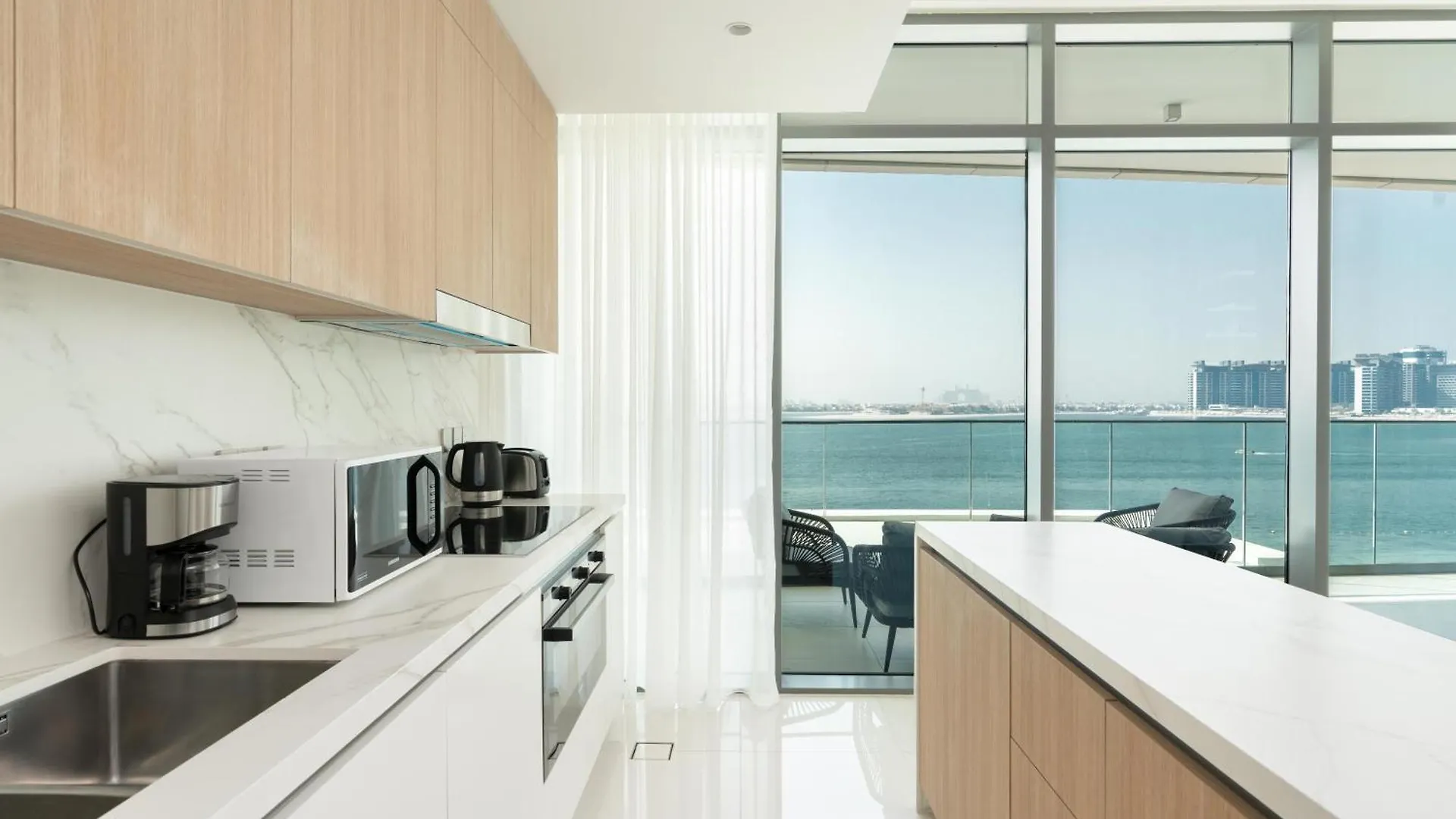 Beach Vista 2 - Beachfront Stunning - Full Sea Views 두바이 아랍에미리트