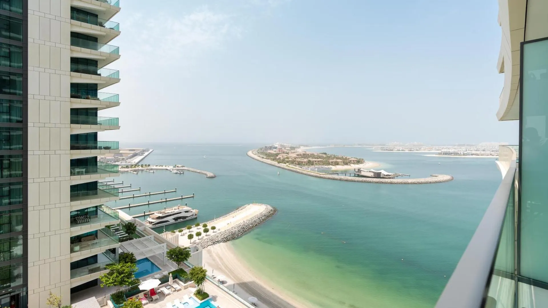 Beach Vista 2 - Beachfront Stunning - Full Sea Views 두바이 아랍에미리트